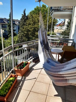 Helle gut geschnittene frisch sanierte Wohnung mit Balkon und Einbauküche