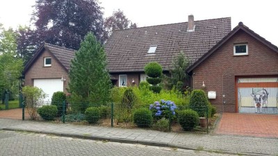 Familienhaus | barrierefreies Wohnen | Stellplatz für großes Wohnmobil | 2 Garagen | sonniger Garten