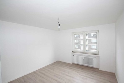 Schöne 2-Zi-Whg. mit Balkon und super Anbindung, 3.OG !