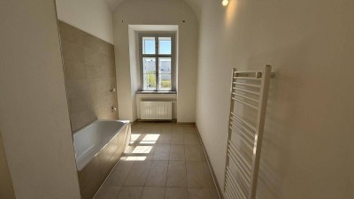 3-Zimmer Gartenwohnung! Residieren im Schloss