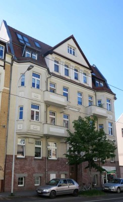 Schöne 4 Zi-Wohnung mit 2 Balkonen, Laminat, Wannenbad, sep. Wohnküche in der südl. Innenstadt