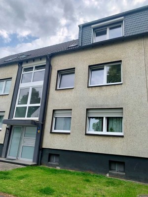 Erstbezug nach Sanierung mit Balkon: Stilvolle 2-Zimmer-Wohnung mit geh. Innenausstattung