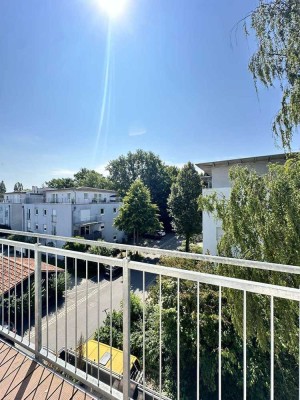 Ab sofort frei! -Sonniges Apartment im Westen mit Südbalkon, Tiefgarage, hochwertige Pantryküche!