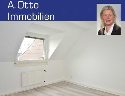 Krefeld - Moerser Str., renovierte 2 Zimmer Wohnung im Dachgeschoss, neuwertiger Vinylboden,Duschbad