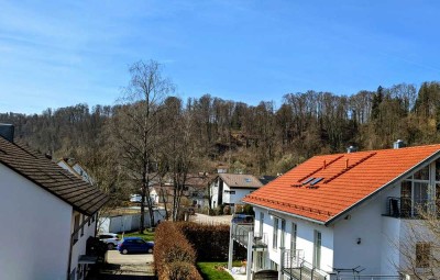 Von Privat - PROVISIONSFREI: 3 Zi. DG m. Balkon 30min von München / S-Bahn / am Fluss