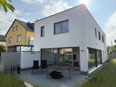 Neuwertiges Luxus-Einfamilienhaus in Gersthofen