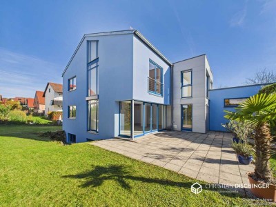 Großzügige Doppelhaushälfte mit Sichtdachstuhl, außergewöhnlichem Wohnambiente und idyllischem Garte