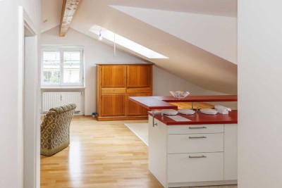 Exklusive, neuwertige 2-Zimmer-DG-Wohnung mit gehobener Innenausstattung in München Berg am Laim