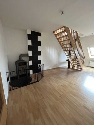 Einzigartige Maisonette-Wohnung mit EBK und Balkon nahe zum Petersberg