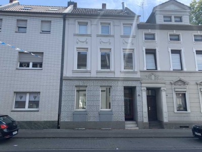 Provisionsfrei - Renovierungsbedüftiges Reihenmittelhaus mit großem Garten