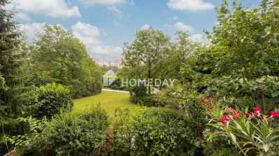 Blick in Grüne aus ruhiger 3-Zimmer-Wohnung mit Loggia und TG-Stellplatz