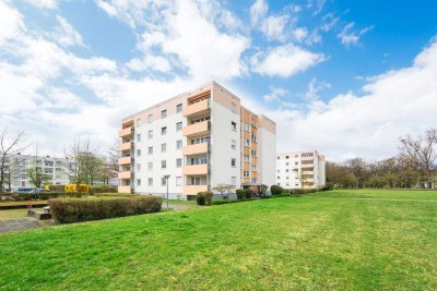 Sofort bezugsfrei! - Schicke 3-Zi.-Wohnung mit Balkon zum begrünten Innenhof