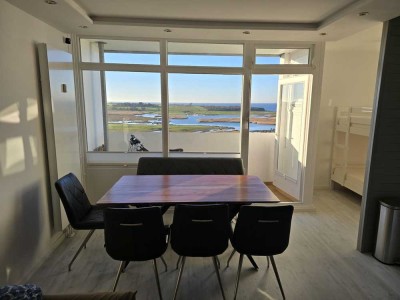 Von Privat: Frisch sanierte Wohnung in 9. Etage mit atemberaubendem Weitblick über die Ostsee