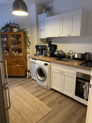 schöne 2-Zimmer-Wohnung mit großem Balkon in zentraler Lage