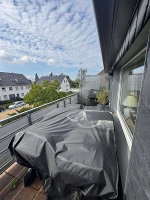 Dachgeschosstraum mit Balkon und Stellpatz - frei