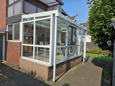 Lichtdurchflutete Erdgeschosswohnung mit Exklusivem Wintergarten in Köln-Rondorf