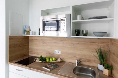 Early Bird ** Möbliertes Apartment mit Balkon in Düsseldorf- Rath!