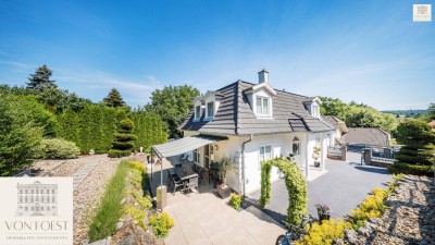 Wunderschöne Landhausstil-Villa eingebettet in einem idyllischen Gartenparadies mit Schwimmteich und Whirlpool