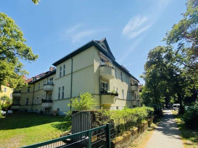 Dachgeschoss in Zehlendorf Mitte, 2,5 Zimmer und 2 Balkone nach Westen - was will man mehr!