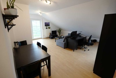 schöne 1-ZB-Wohnung + EB-Küche + Abstellraum + Kellerabteil+Waschraum + Fahrradkeller + Parkplatz !