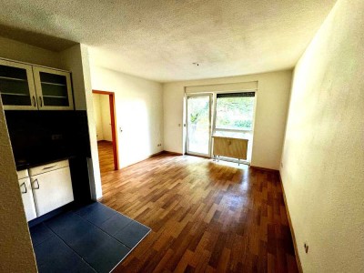 Sanierte Wohnung mit eineinhalb Zimmern sowie Balkon und EBK in Bad Wildungen