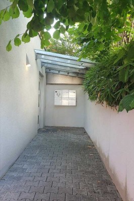 Schöne Dachwohnung mit sehr großem Balkon