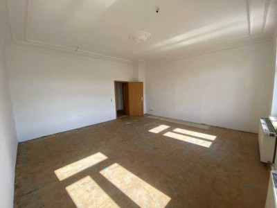 Wundervolle, vollständig renovierte 3-Zimmer-Wohnung in Rötha mit Garten, Deckenstuck und Badewanne