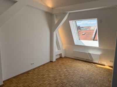 Erstbezug nach Sanierung: Hochwertige 1,5 Zimmer-Whg. (DG) in München Neuhausen