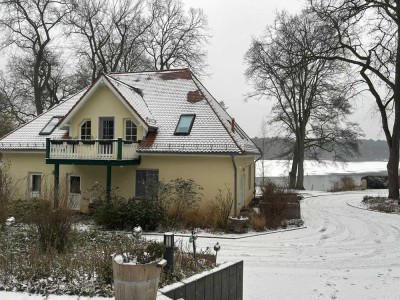 Exklusives Wassergrundstück mit privatem Seezugang und Bootsanleger