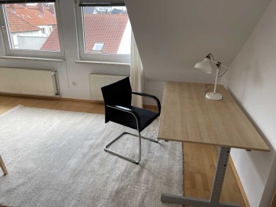 Dachgeschoss-Apartment, möbliert, Nähe Uni und Herrenhäuser Gärten