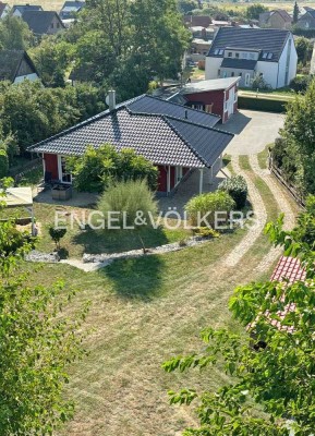 Einfamilienhaus im Bungalowstil mit großem Grundstück