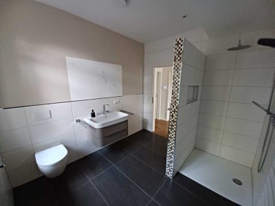 Hochwertige Maisonettewohnung mit Loggia und Terrasse in besonderer Lage !
