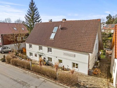 Viel Platz und viele Möglichkeiten - Wohnen und 
Arbeiten in renoviertem Haus mit Gewerbeteil