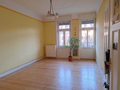 Stilvolle 4-Zimmer-Altbauwohnung mit 2 Balkonen und Einbauküche