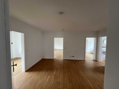 Freundliche 4-Zimmer-Wohnung (Büro/Praxis) mit Balkon in Oberbreisig