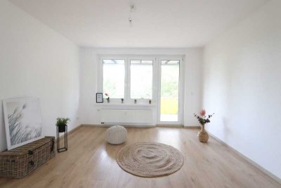 - - - ! ! ! EINBAUKÜCHE - - - KEIN GAS, KEIN ÖL - - - FERNWÄRME ! ! ! - - -