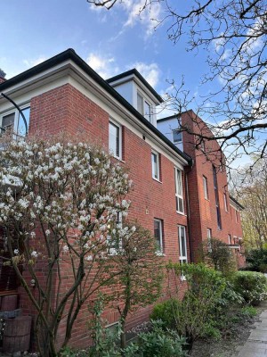 Lichtdurchflutete 3-Zi.-DG-Wohnung im grünen Hamburg Volksdorf - Von Privat ohne Makler