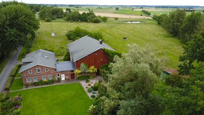 Gepflegter Resthof in Alleinlage mit ca. 2 ha Hauskoppel