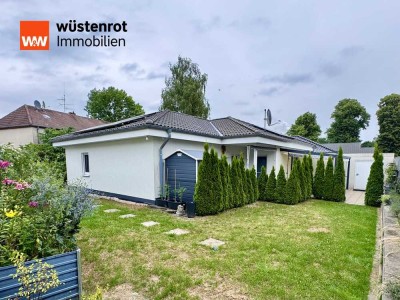Schickes energieeffizientes Einfamilienhaus mit Solarstromversorgung, Garten, Terrasse und Garage