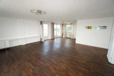 GROßARTIGES PENTHOUSE IN WUNDERBARER WOHN-UND AUSSICHSLAGE*DACHTERRASSE*EINBAUKÜCHE*2 BÄDER*
