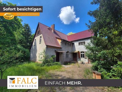**Imposante Villa mit eigenem Park**- Falc Immobilien