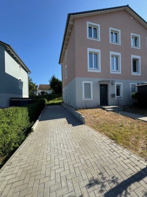 5-Zimmer! Schicke Doppelhaushälfte  Einbauküche und Fußbodenheizung!