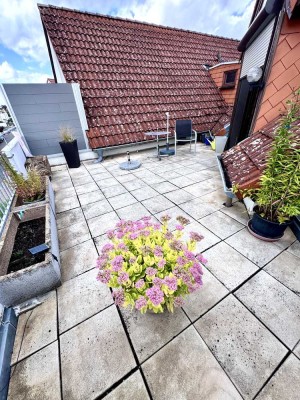 Moderne zwei Zimmer Dachgeschosswohnung mit großer Dachterrasse