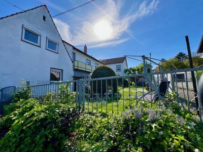 Modernisiertes 3,5-Zimmer-Vorderhaus mit Garten, Stellplätzen und Nebenflächen – kernsaniert