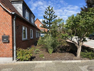 Gemütliche Doppelhaushälfte auf großem Grundstück mit viel Potenzial