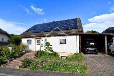 Zweifamilienhaus mit Fernblick in ruhiger Höhenlage von Auel