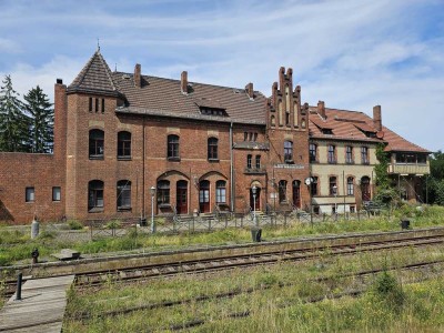 Bahnhof mit Schafwagen sucht Visionär! Video beachten!