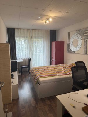 Helle 2-Zimmer Wohnung mit Balkon im 1. OG in Karlsruhe Weststadt