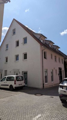 Frisch renoviert * tolle Lage nahe Marktplatz * 4-Zimmer Wohnung in der Stadtmitte