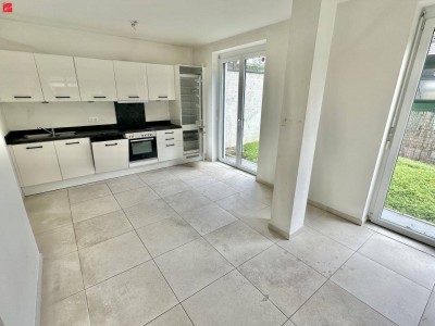 Helle Räume - 3 getrennt begehbare Zimmer - Terrasse und Garten - TG Parkplatz!